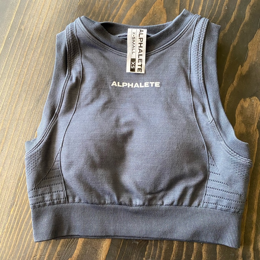 Alphalete cropped sports bra/ top